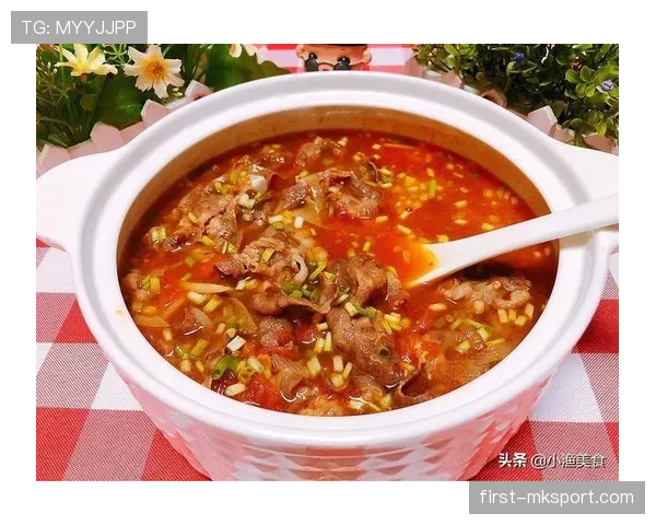 杨威家的冰箱里居然塞满了蛋白粉，连饮料都得给训练餐腾地方